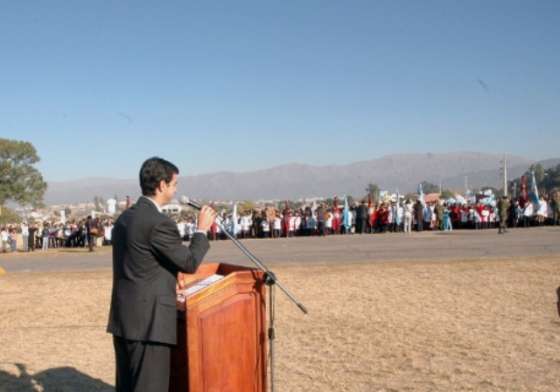 Urtubey presidió el acto de jura de lealtad a la bandera 