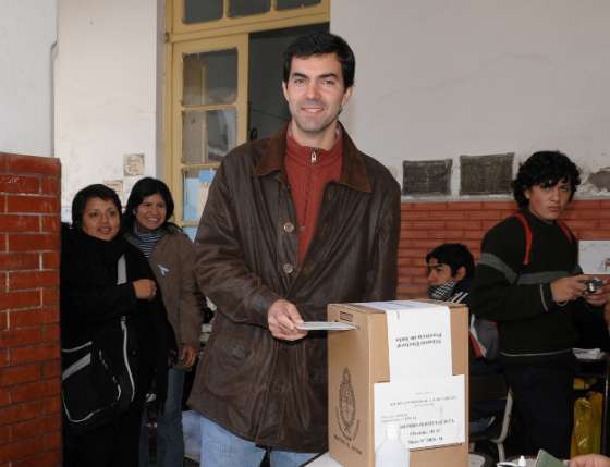 El gobernador Urtubey votó en las elecciones internas del Partido Justicialista  