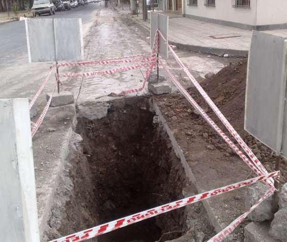 Avanza la obra para dar factibilidad de desagües cloacales en el casco céntrico 