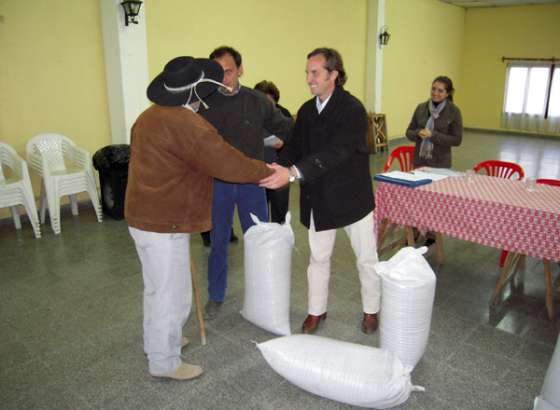 Pequeños productores de Rosario de Lerma recibieron semillas de avena 