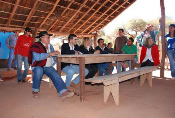 Urtubey visitó el paraje El Retiro y escuchó las necesidades de los vecinos