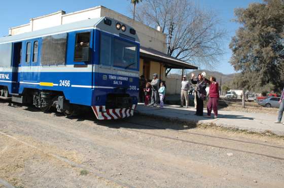 A modo de prueba se inició la marcha del tren urbano en Salta