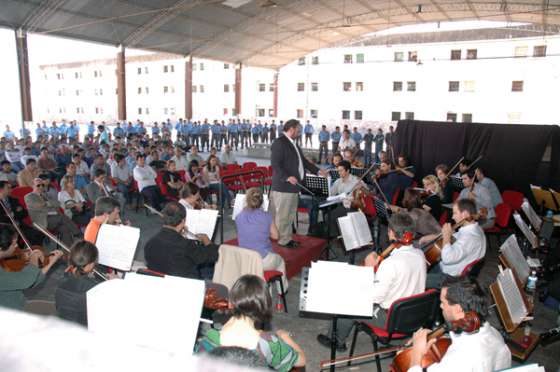 La Orquesta Sinfónica tocó por primera vez en el penal de villa Las Rosas