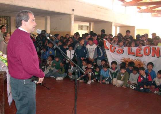 Entregaron indumentaria del torneo Cebollitas en Villa Primavera 