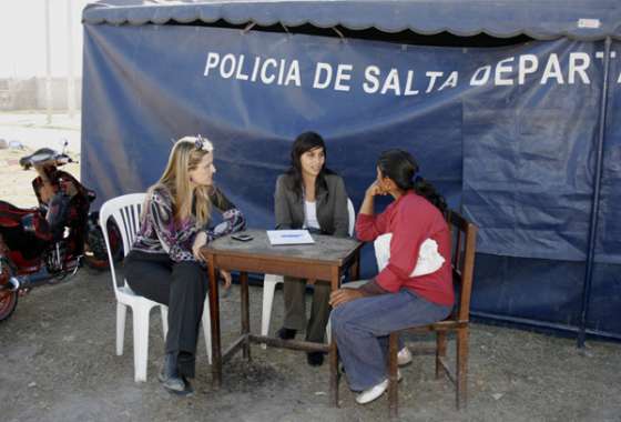 Vecinos de Primera Junta canalizan inquietudes en el destacamento móvil