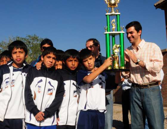 El Gobernador entregó trofeos a los campeones del torneo anual del fútbol infantil