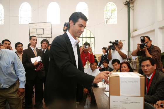 Urtubey es el primer gobernador que sufragó a través del voto electrónico 