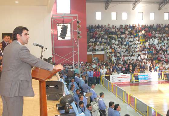 El gobernador Urtubey inauguró el estadio polideportivo de Orán 