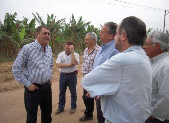 Fiscalizan la zona donde harán obras de riego en Colonia Santa Rosa