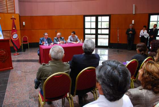 Presentaron el libro “Diálogos sobre salud en idiomas aborígenes”