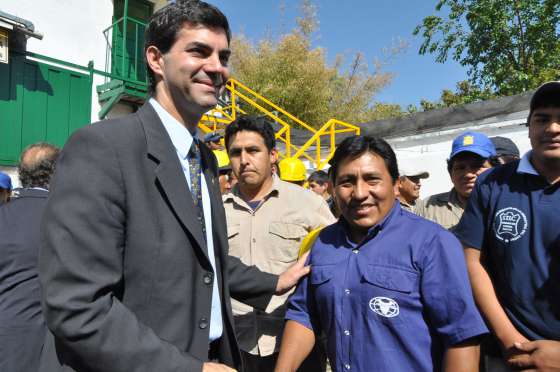 El Gobernador acompañó a trabajadores del cuero en su día 