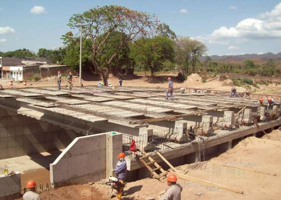 La Provincia hace obras en el río y en barrios de Tartagal