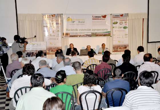 400 productores participan en Salta en un seminario sobre ganadería regional 