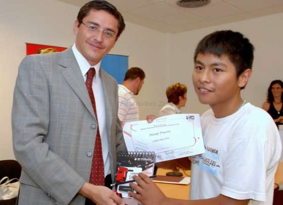 Chicos ganadores de un concurso ahora son socios de la biblioteca provincial