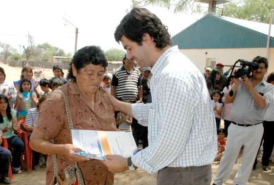 20 familias de Santa María recibieron las escrituras de sus viviendas 