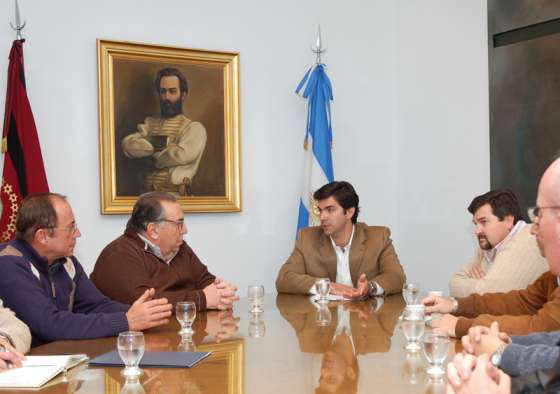 El gobernador recibió a miembros de la Cámara de Comercio e Industria