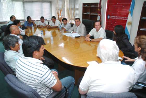 El ministro Loutaif recibió a los productores de vid afectados por la caída de granizo 