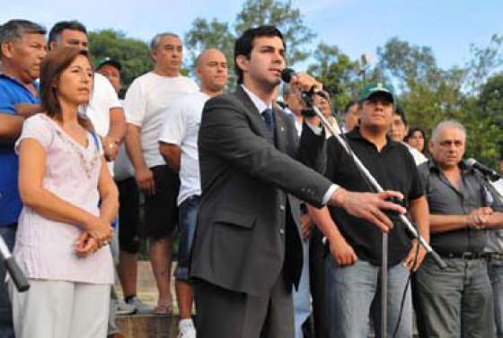 Veinte camiones de donaciones para Tartagal fueron recibidos por el Gobernador 