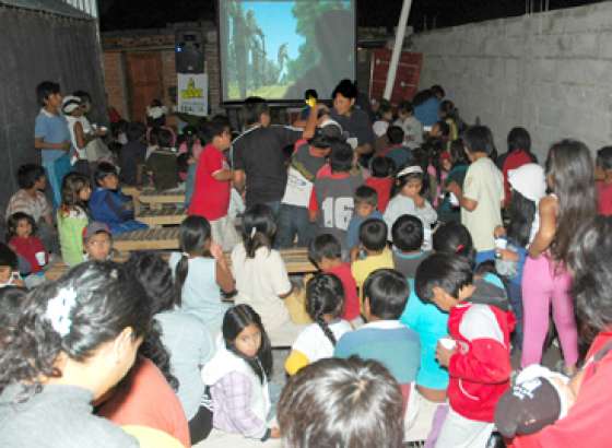 El cine móvil estuvo en barrio La Paz 