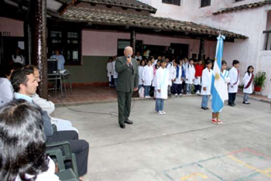 El Ministro de Educación estuvo en el inicio de las clases en la escuela de San Lorenzo 