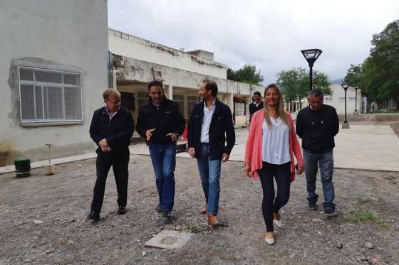 En La Caldera se realiza una obra integral en la escuela Juana Moro de López