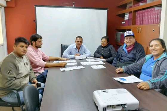 Saeta recibe a organizaciones sociales