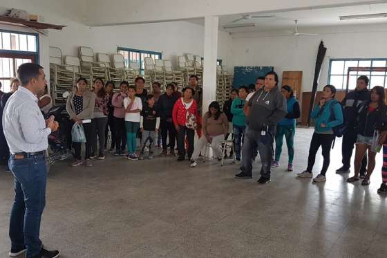 Autoridades de SAETA se reunieron con padres de la escuela 4811 de Barrio Solidaridad