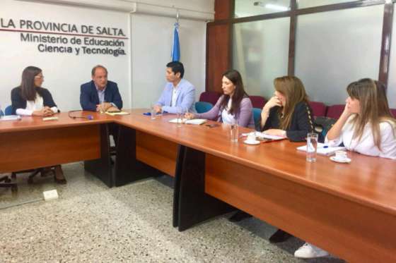 Educación y Tránsito de la Municipalidad capitalina prevén mejoras durante la entrada y salida de alumnos a las escuelas