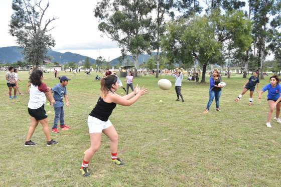 Activa promoción de las mujeres en el rugby y beach vóley