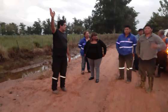 Familias de Coronel Mollinedo recibieron contención tras el temporal