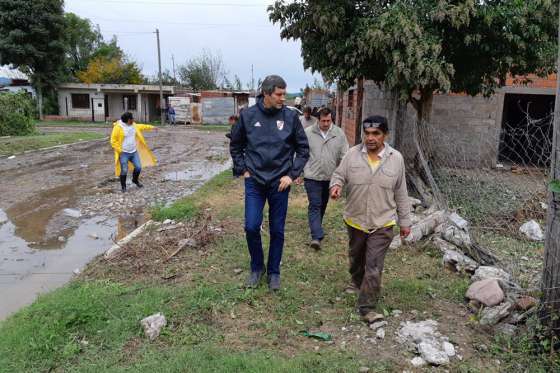 Yarade recorrió barrios afectados por el temporal