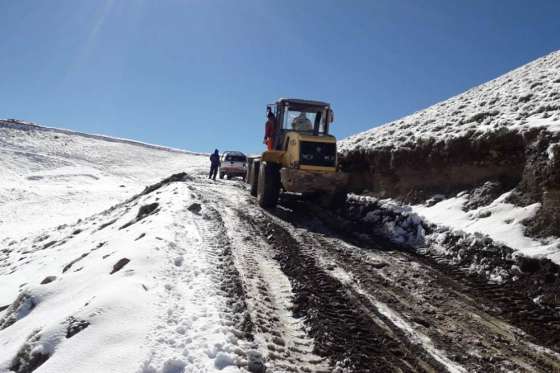 Vialidad realiza tareas para optimizar caminos en Volcán Higueras