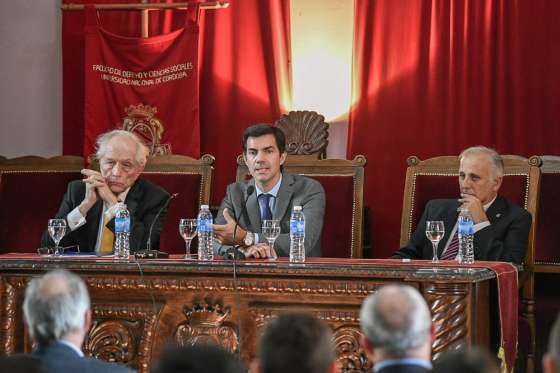 En la Universidad de Córdoba Urtubey expuso sobre sistema parlamentario e hiperpresidencialismo