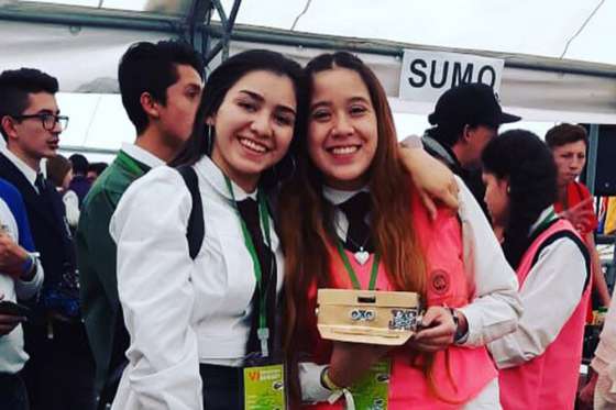 Alumnas de Metán participaron en el Megatorneo Internacional de Robótica de Colombia