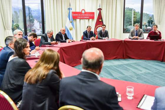 El gobernador Juan Manuel Urtubey encabezó hoy una nueva reunión del gabinete provincial