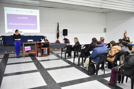 Brindaron una conferencia sobre discriminación hacia las mujeres y educación sexual integral