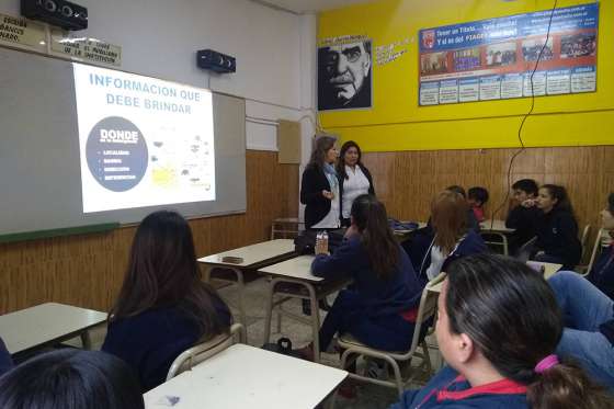 Capacitan en establecimientos educativos sobre el uso correcto y responsable del 9-1-1