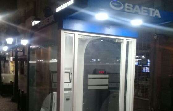 Fue vandalizada la ATM de Saeta en la peatonal Alberdi