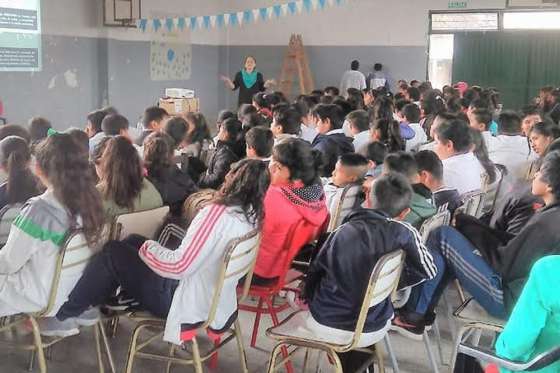 Los chicos del Centro Educativo Fe y Alegría aprendieron sobre el uso correcto del 9-1-1