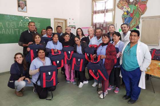 Entregan mochilas para el uso de los agentes sanitarios de Cachi