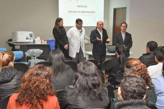 Entregan equipamiento para el servicio de odontología del hospital Papa Francisco