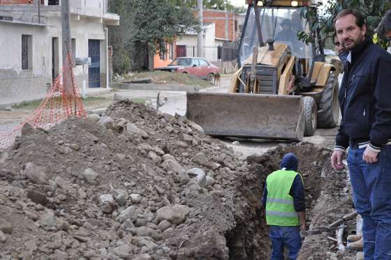 Avanzan las obras de optimización de servicios en zona norte de capital