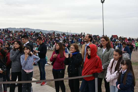 Más de 12 mil personas compartieron una jornada especial por el eclipse de Sol en el Parque Bicentenario