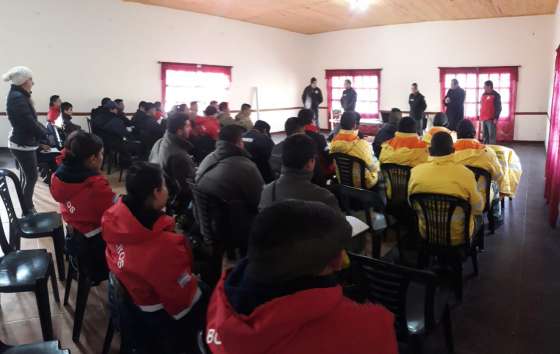 Bomberos Voluntarios participaron en un curso de combate de incendios forestales