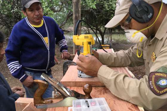 Trabajo conjunto de guardaparques y pobladores para la conservación del ambiente