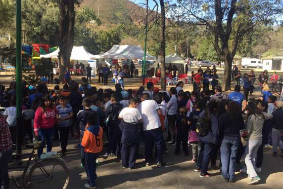 Masiva participación de cuerpos infantiles de la Policía en jornada de integración