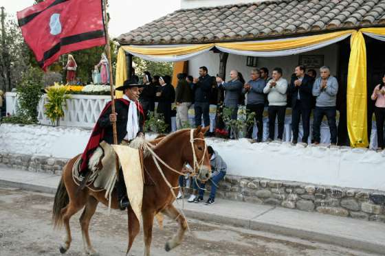 El vicegobernador Isa participó en la fiesta patronal de Cobos