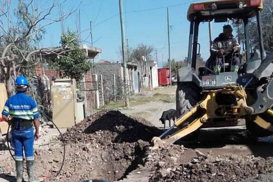 Renuevan conexiones domiciliarias de agua