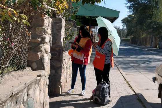 Técnicos de Primera Infancia entrevistan casa por casa a familias de El Carril