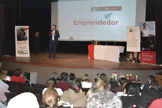 Finanzas Inclusivas: mujeres de toda la provincia se capacitan en la Semana del Emprendedor